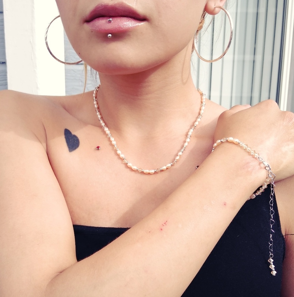 Freshwater pearls and Swarovski crystal set